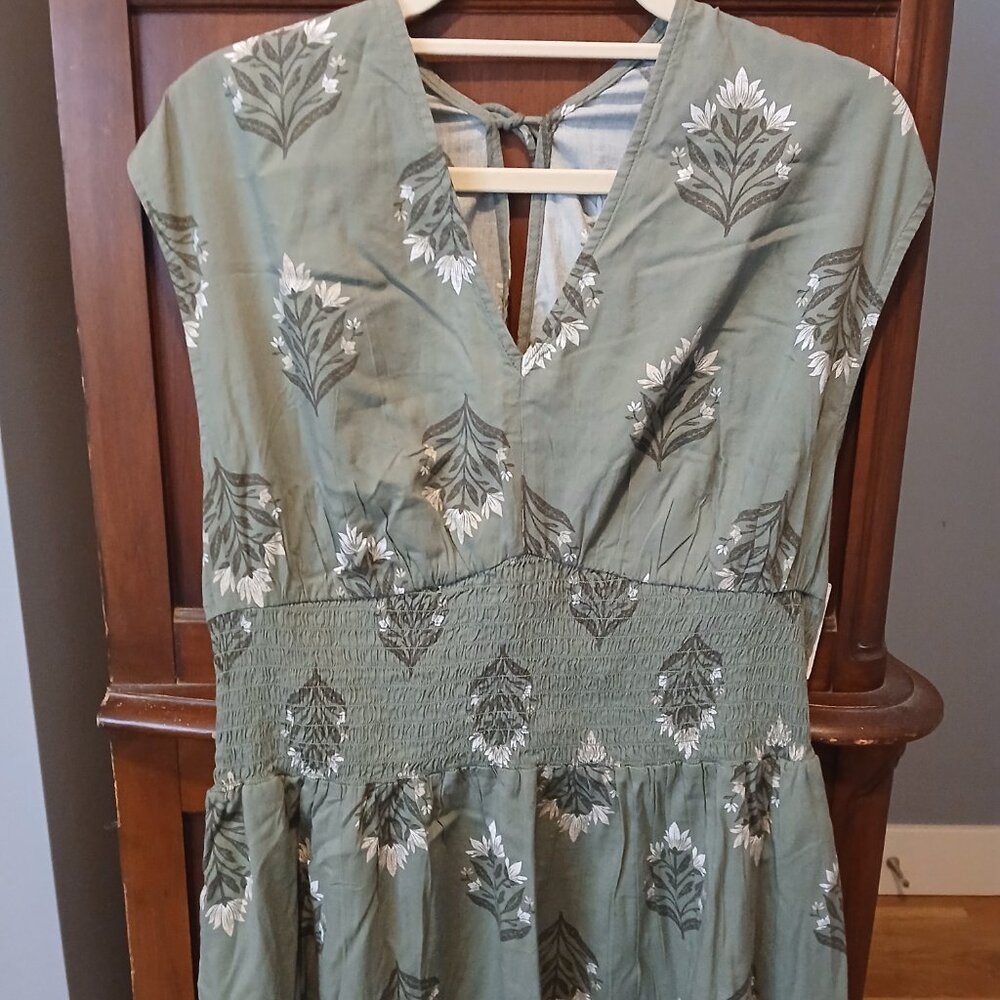 Old Navy Green Midi Sundress with V-Neck and Dolman Cap Sleeves